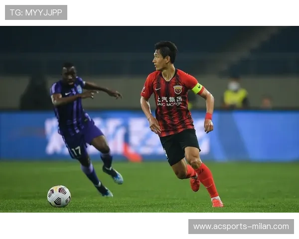 上海海港快速抢断后直线推进，整条通道瞬间被打穿