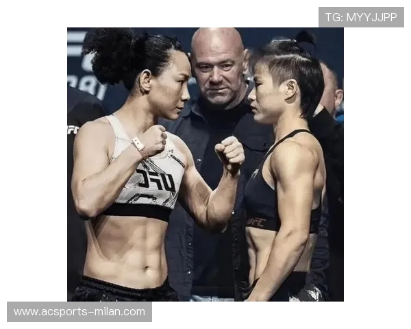 UFC女子拳手赛后合照引热议：“豪放”背后的真实力量